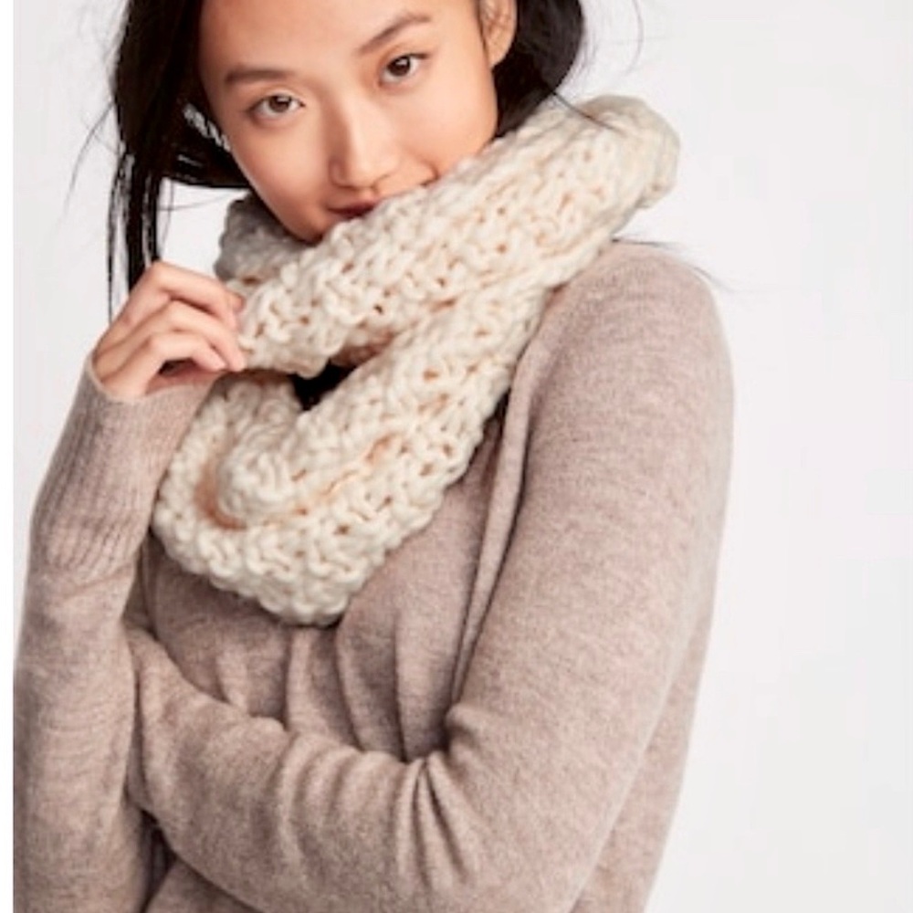 🆕 Chunky Honeycomb Knit Infinity Scarf